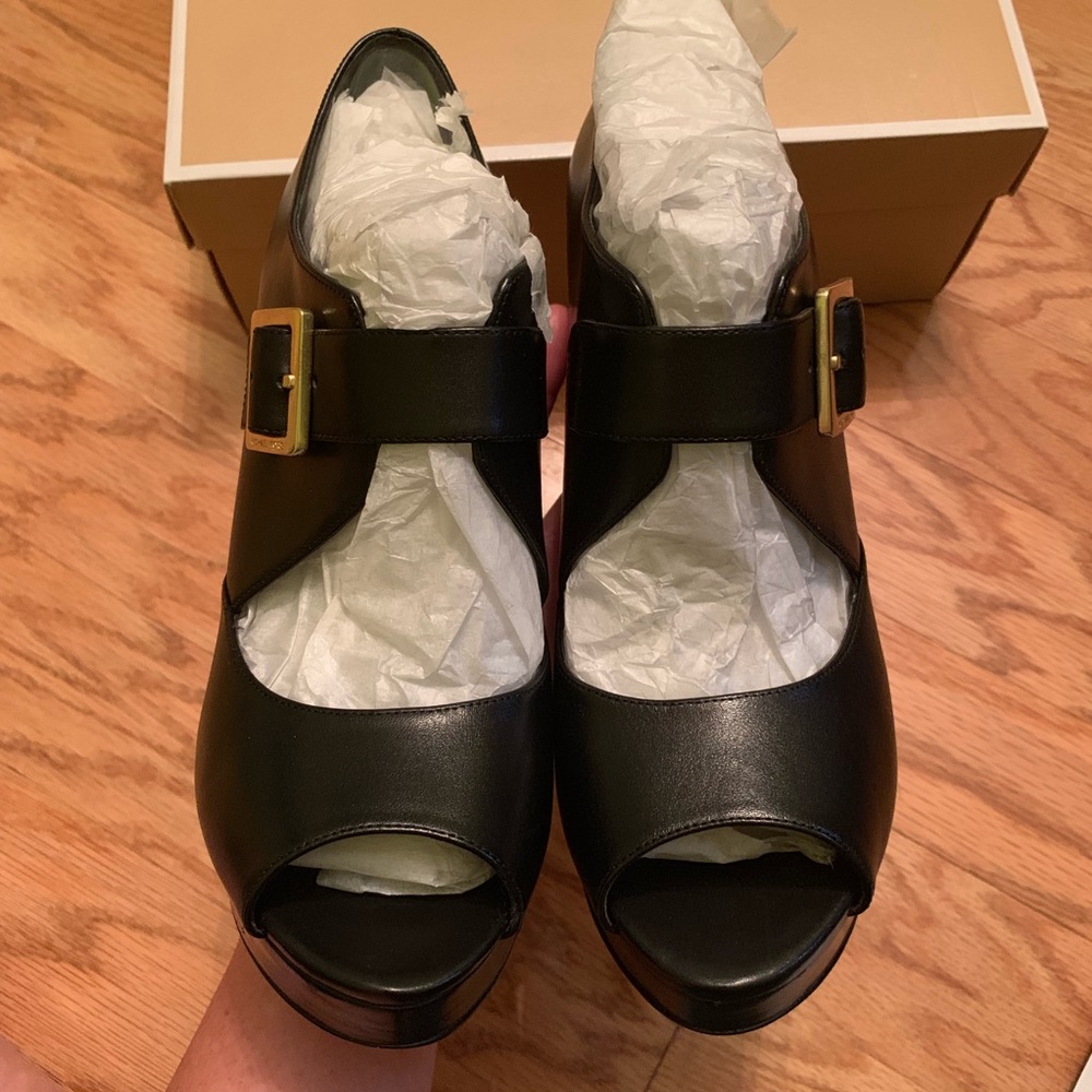 🔥SALE🔥 Michael Kors Eleni Platform Heel 10 - Picture 6 of 10